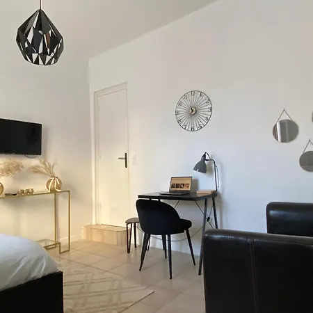 Le Cabanon De La Noue * 康弗兰斯·圣荷诺